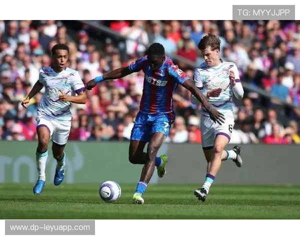 伯恩茅斯在比赛中表现顽强，不断制造威胁球——坚持与协同点亮夜色