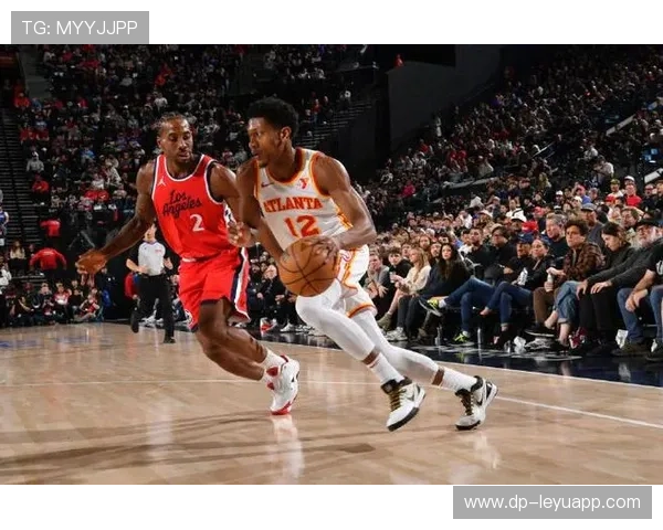 伦纳德完美防守并补篮得手，快船在主场胜出